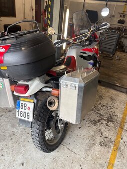 Honda Africa Twin 750 - 5