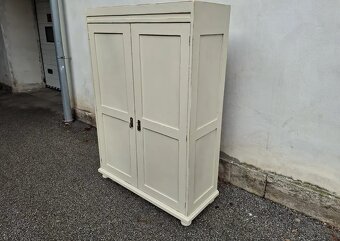 STAROŽITNÁ PŮLENÁ ŠATNÍ SKŘÍN PO CELKOVÉ RENOVACI - 5