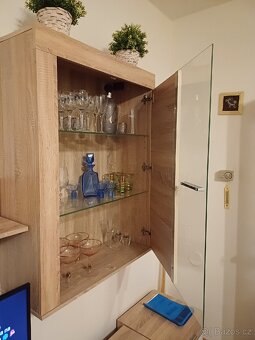 PRODÁM HEZKOU OBÝVACÍ STĚNU LEVANO DUB SONOMA
 - 5