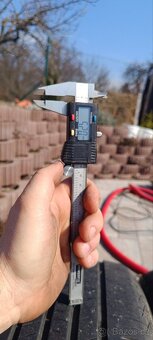 Pneu 215/60/16 94V - 5