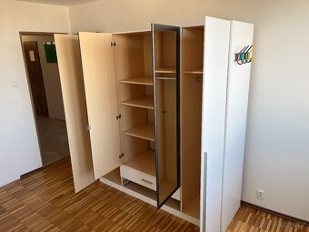 Šatní skříň - 5