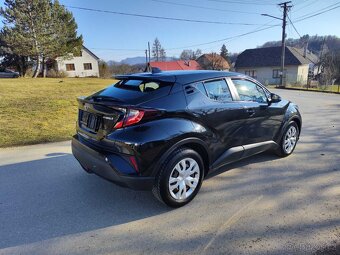 Toyota C-HR 1.8 Hybrid E-CVT rok 2021 - 5
