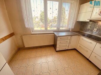 Prodej bytu 3+1 (64 m2) se zahrádkou, balkonem, garáží a skl - 5