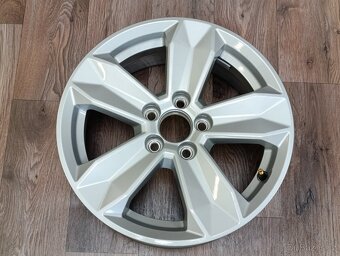 5x100 Audi A1 6Jx15 ET37 číslo dílu 82A601025 alu disky - 5