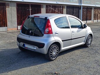 Peugeot 107 1.0 vvt-i, najeto 122 tis, klima, zánovní zimáky - 5