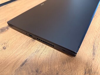 Acer Aspire 7 Charcoal Black kovový - 5