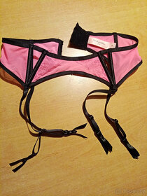 Erotické prádlo, nové podvazkové pásy a krajková body - 5