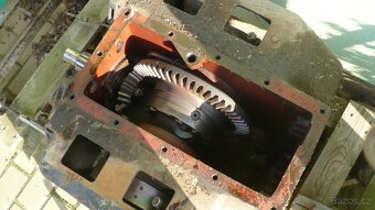 Rozvodovka + blok hydrauliky na Zetor 4011 - 5648 - 5