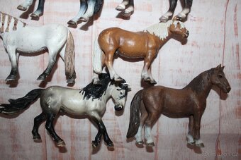 Figurky koní Schleich V - 5