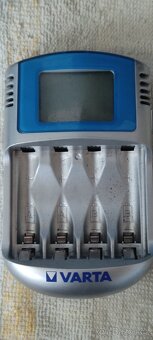 Varta nabíječka na AAA, a AA baterie 57070 12V - 5