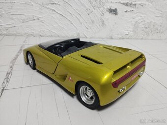 Ferrari Mythos 1/18 Guiloy - 5