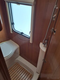 Karavan LMC Musica 725 palandy + podlahové topení + markýza - 5