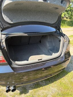 Prodám BMW e90 330i - 5
