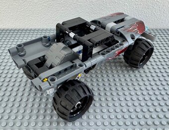 LEGO Technic 42090 - Útěk v teréňáku - 5