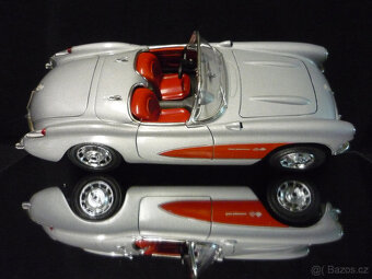Chevrolet Corvette 1957 stříbrný Bburago 1/18 - 5