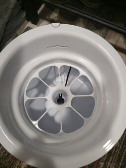 Dávkovač + fontána na vodu - 5