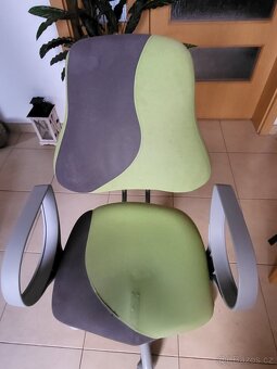 Prodám 2 dětské rostoucí židle ALBA Fuxo s područkami - 5