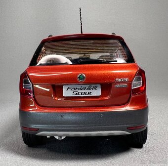 Škoda Fabia 2 1:18 - 5