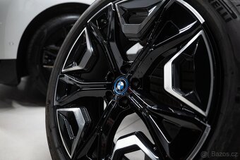 ORIGINÁLNÍ ALU KOLA BMW iX 275/40 R22 + LETNÍ PNEU - 5