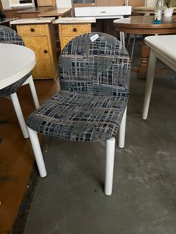 Jídelní stůl se židlemi - 5