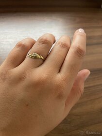 Zlatý dámský prsten se zirkonem - 5
