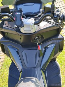 Prodám skútra Aprilia SR GT 200 - 5