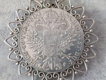 Velká stříbrná mince - tolar Marie Terezie v rámečku, PUNC - 5