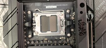 ASUS ROG Strix X670E-F GAMING WiFi - 5