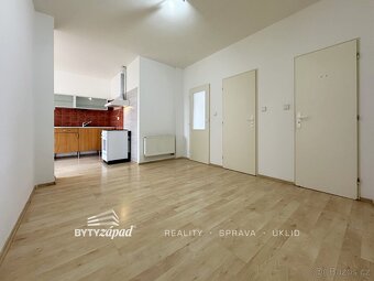 Prodej prostorného mezonetového bytu 4+kk o výměře 118 m2 - 5