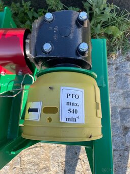 PRODÁM NOVÝ ČESKÝ ŠTĚPKOVAČ BYSTROŇ PIRANA ZA MALOTRAKTOR. - 5