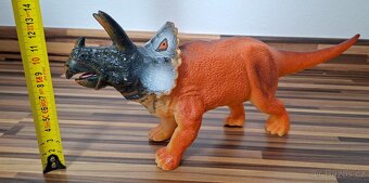 17 figurek dinosaurů - 5
