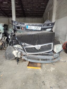 Prodám bouranou Škoda Octavia 2 jen komplet - 5