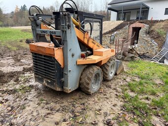 Smykový nakladač UNC 060 - 5