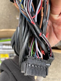 Mix dílů, vstřiky, plasty, elektronika na tažné atd. - 5
