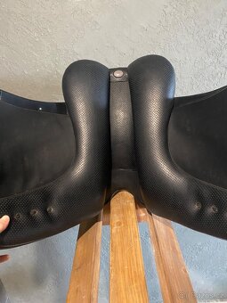 Drezurní sedlo Wintec Isabel 16,5” - 5