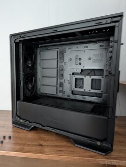 Prodám PC skříň be quiet Dark Base 700 Midi Tower - 5