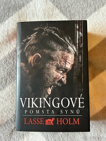Různé knihy, žánry info v popisku - 5