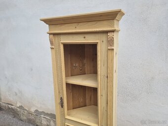KRÁSNÁ SMRKOVÁ ROHOVÁ VITRÍNA PO RENOVACI - 5