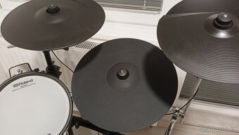 Prodám bicí soupravu Roland i s HW - 5