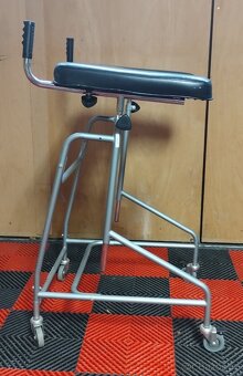 Chodítko s opěrnou deskou. - 5