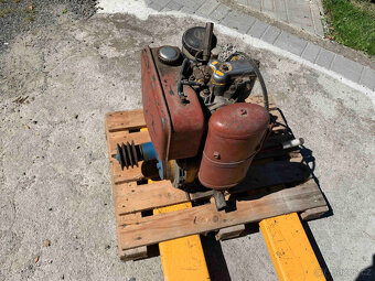 Prodám naftový jednoválec - 5