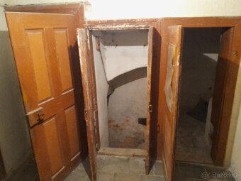 Soubor starožitných dřevěných dveří s futry - 5