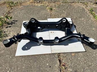 Zadní nápravnice (klec) e90/e87 - 5