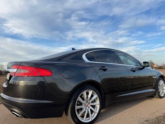 Jaguár XF - 5
