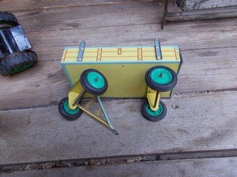 Plechový traktor s valníkem - 5