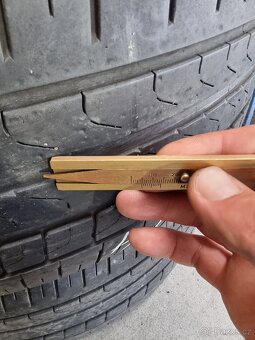 Pneu Pirelli 235/40r19 - 5
