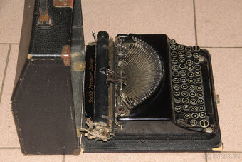Kufříkový psací stroj SMITH PREMIER JUNIOR - 5