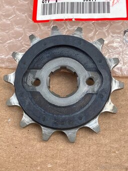 Řetězové kolo NOS Honda CB250 Nighthawk CMX250 Rebel 14T 238 - 5