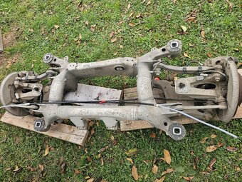 BMW 5 E60/E61 160kw zadní, přední náprava, měchy - 5