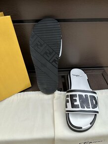 Nové pantofle Fendi - 5